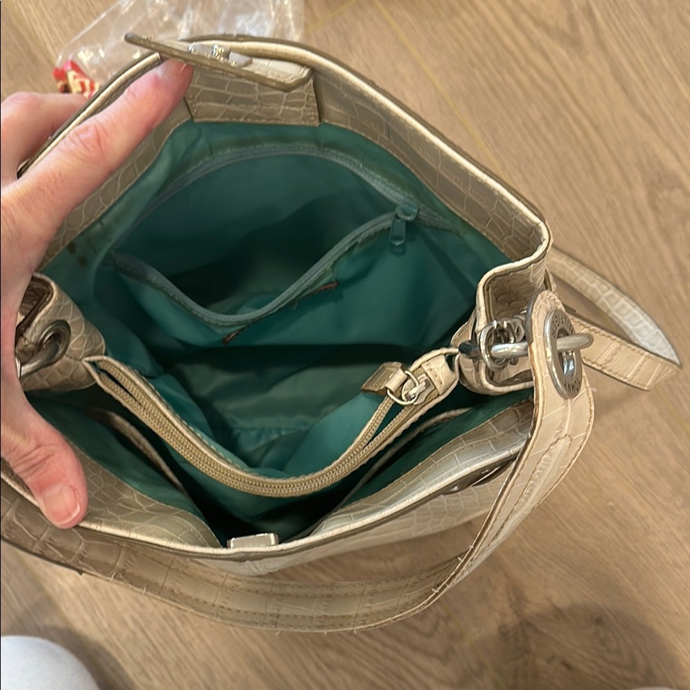 3/$15 Tommy Hilfiger PURSE Cream Embossed Shoulder Bag Purse Silver Hardware - Picture 10 of 12